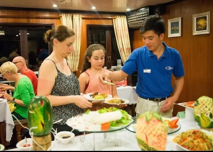 Royal Boutique Cruises 3*