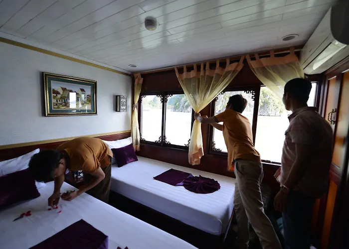 Royal Boutique Cruises  Ha Long